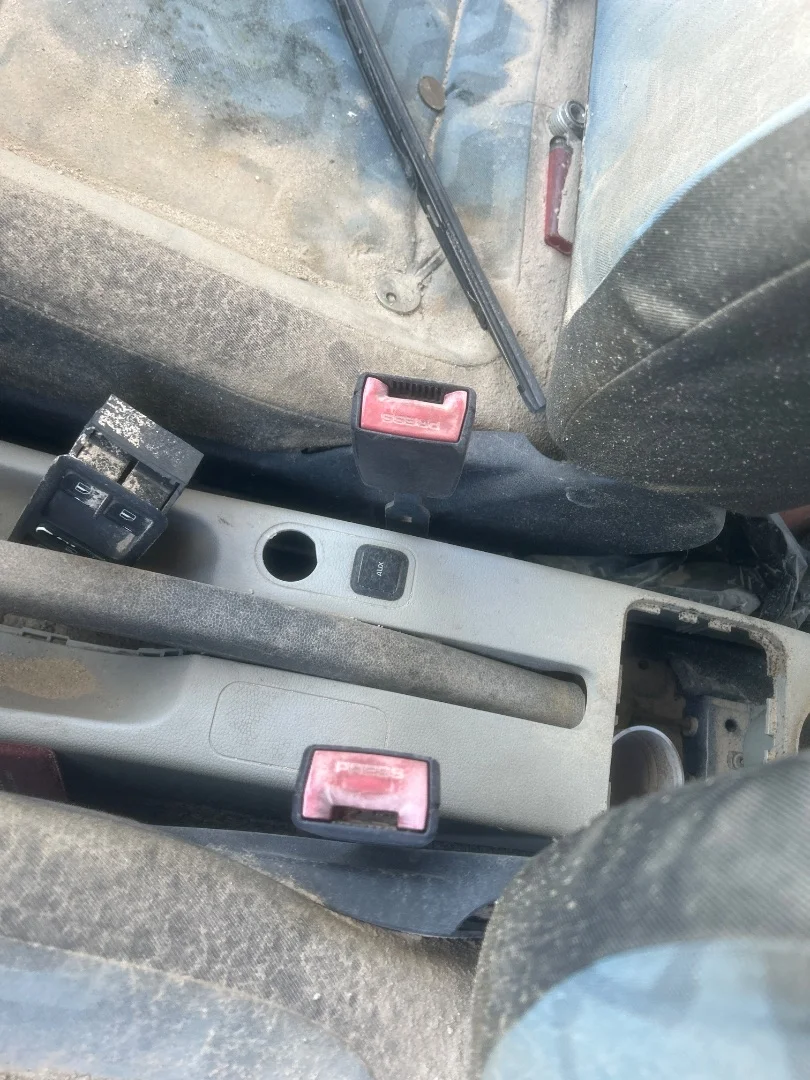 Foto de ENGANCHE CINTURON DELANTERO IZQUIERDO SKODA FABIA COMBI (5J5) 1.4 TDI (80 CV / 59 KW)
