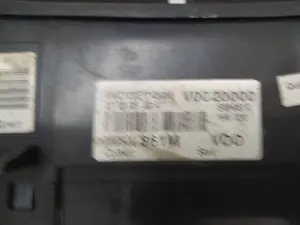 Foto de CUADRO INSTRUMENTOS VOLKSWAGEN GOLF V (1K1)(10.2003) 1.9 TDI (90 CV / 66 KW) referencia 1K0920861 foto 3