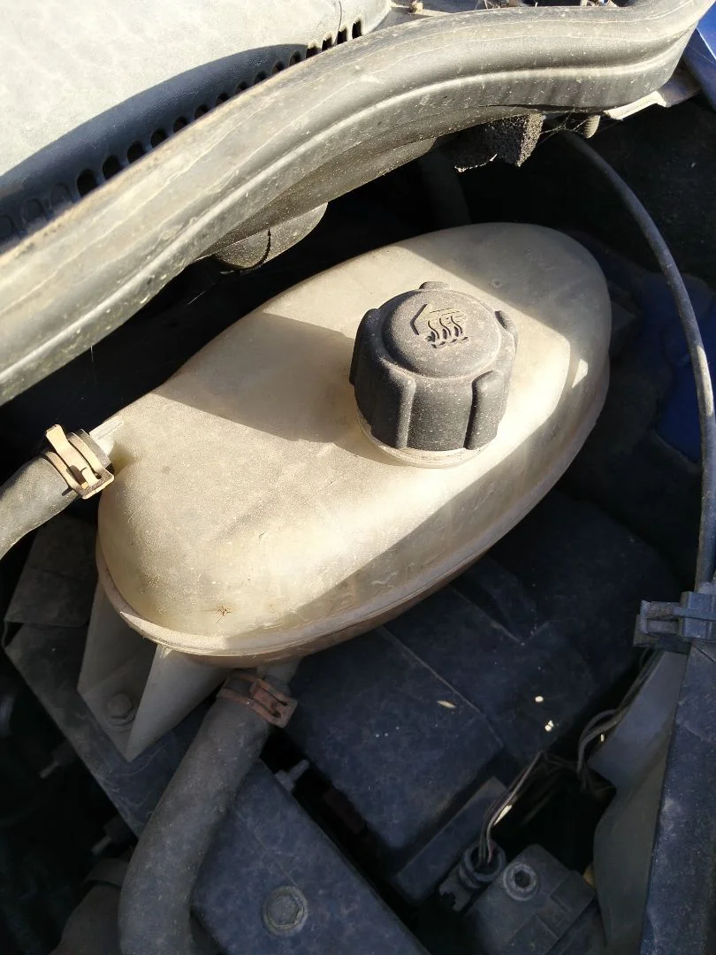 Foto de DEPOSITO EXPANSION RENAULT TRAFIC II COMBI 1.9 Diesel (101 CV / 74 KW)