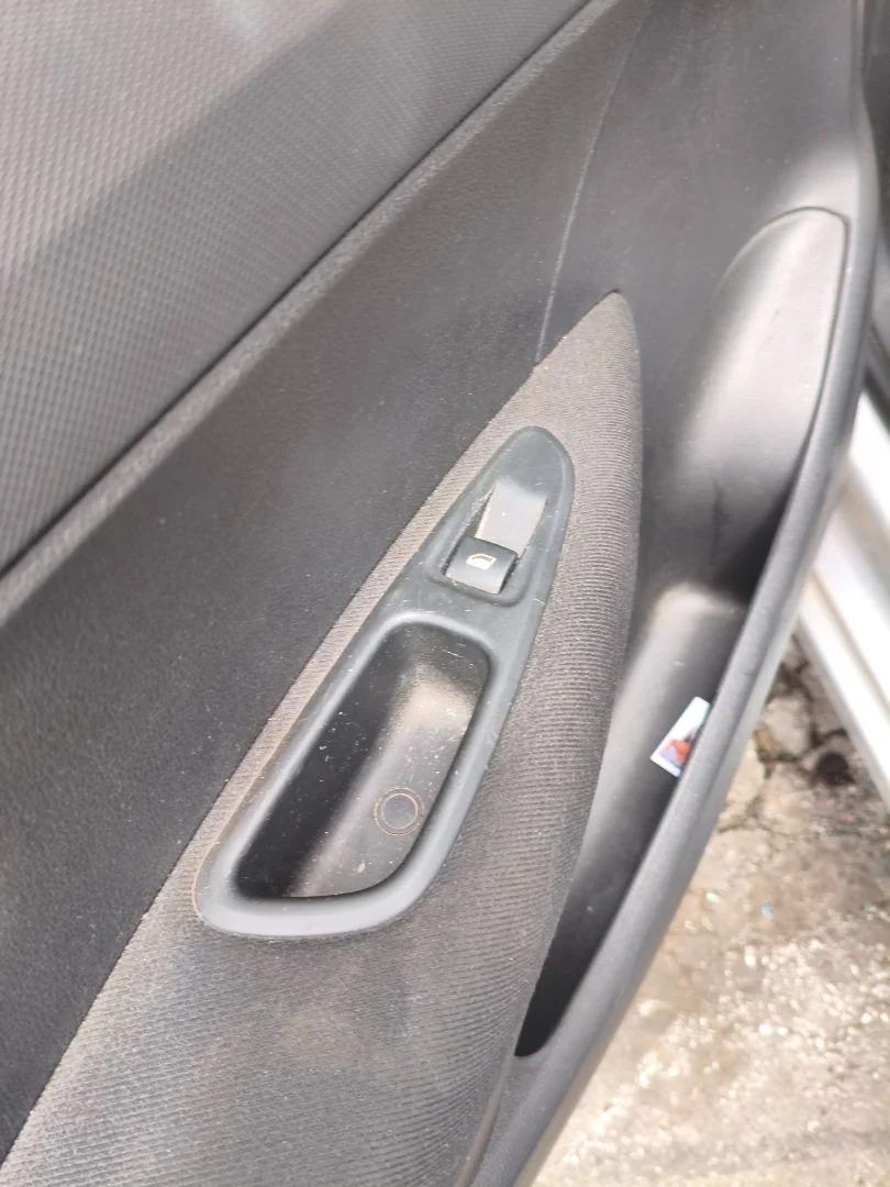 Foto de MANDO ELEVALUNAS TRASERO IZQUIERDO PEUGEOT 308 SW 2.0 16V HDi FAP CAT (RHR / DW10BTED4) (136 CV / 100 KW)