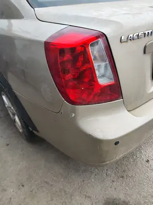 Foto de PILOTO TRASERO IZQUIERDO CHEVROLET LACETTI 1.6 CAT (109 CV / 80 KW)