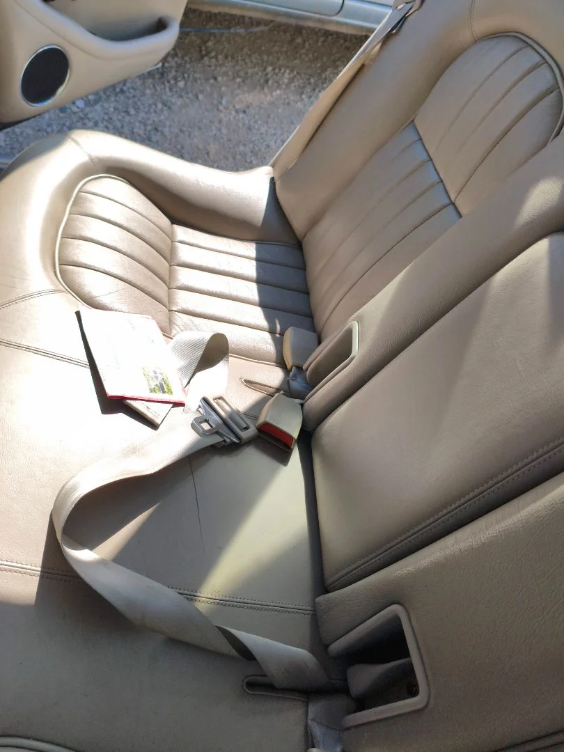 Foto de ENGANCHE CINTURON TRASERO DERECHO JAGUAR XJ 3.2 CAT (211 CV / 155 KW)