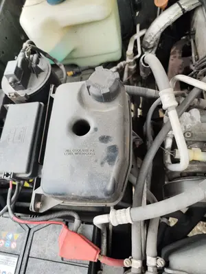 Foto de DEPOSITO EXPANSION LAND ROVER DISCOVERY (LT) 4.0 V8 CAT (185 CV / 136 KW)