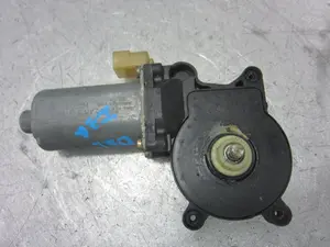 Foto de MOTOR ELEVALUNAS DELANTERO IZQUIERDO BMW SERIE 3 BERLINA (E46) 2.0 16V Diesel CAT (136 CV / 100 KW) referencia 0130821746 foto 1