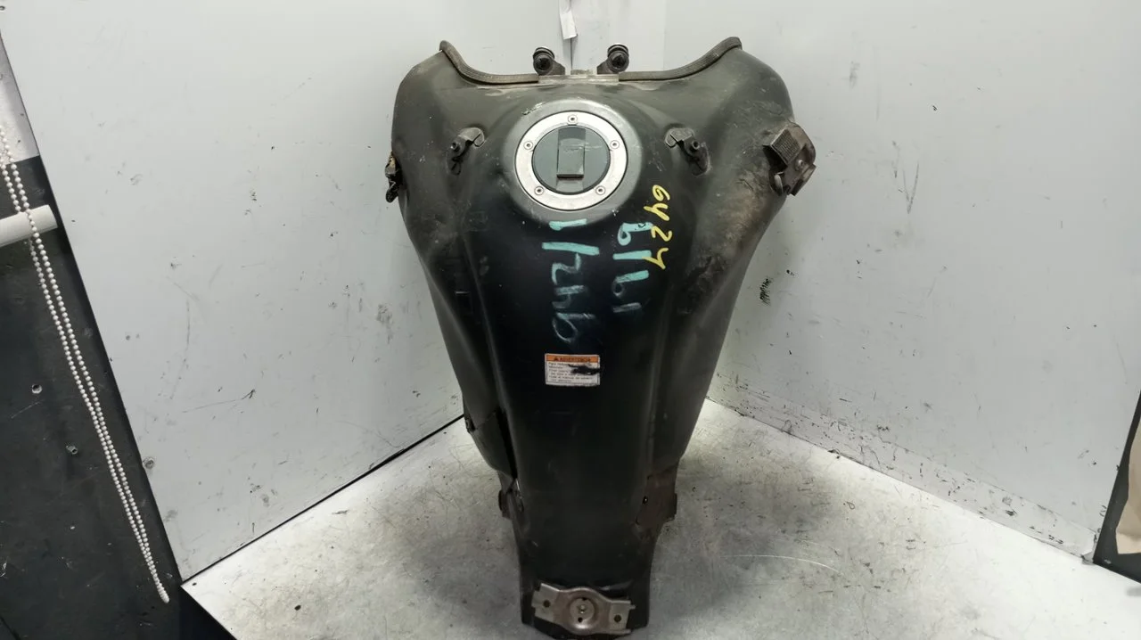 Foto de DEPOSITO GASOLINA SUZUKI V-STROM 650 645 cm3 - 51 kW (69 CV / 51 KW) referencia 44100-11J10-YKV