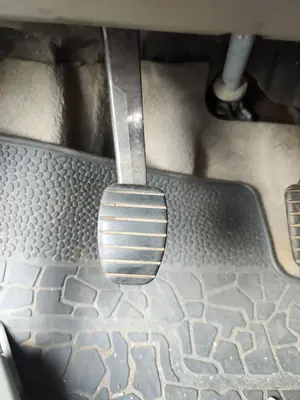 Foto de PEDAL EMBRAGUE RENAULT SCENIC II (JM) 1.9 dCi Diesel (120 CV / 88 KW)
