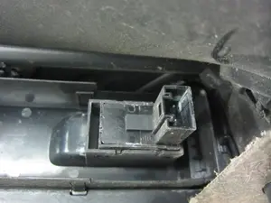 Foto de MANDO ELEVALUNAS DELANTERO DERECHO VOLKSWAGEN GOLF VI (5K1)(10.2008) 1.6 TDI DPF (105 CV / 77 KW) referencia 7L6959855B foto 2