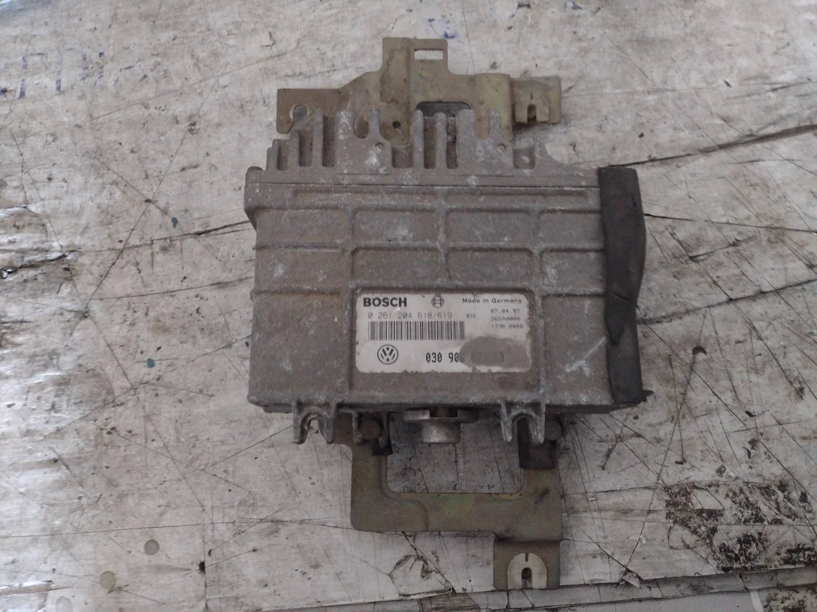 Foto de CENTRALITA MOTOR UCE VOLKSWAGEN POLO III (6N1) 1.4 (60 CV / 44 KW) referencia 030906027AB