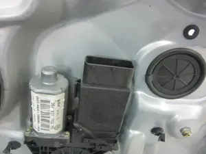 Foto de ELEVALUNAS DELANTERO DERECHO VOLKSWAGEN PASSAT BERLINA (3B3) 1.9 TDI (131 CV / 96 KW) referencia 3B4837756D43 foto 4