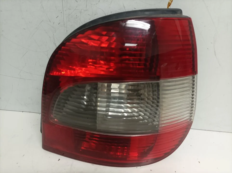 Foto de PILOTO TRASERO DERECHO RENAULT MEGANE I SCENIC (JA0) referencia 7700428055