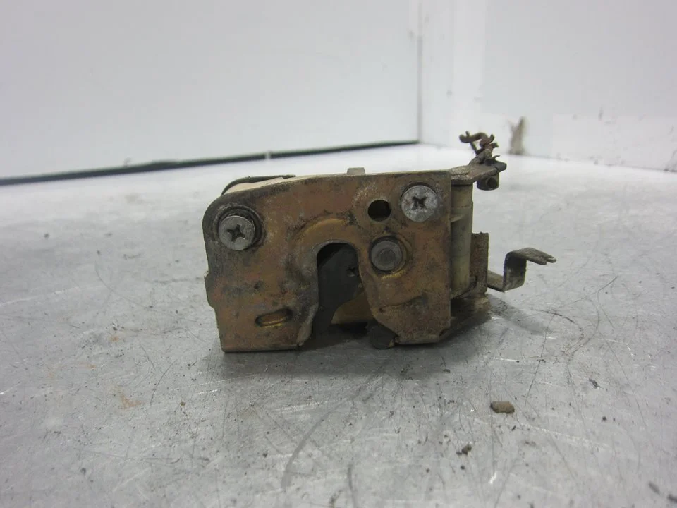 Foto de CERRADURA PUERTA TRASERA DERECHA OPEL SENATOR A 2.5 (136 CV / 100 KW) referencia 7997424