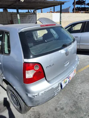 Foto de PORTON TRASERO VOLKSWAGEN POLO IV (9N1) 1.4 16V (75 CV / 55 KW) foto 4