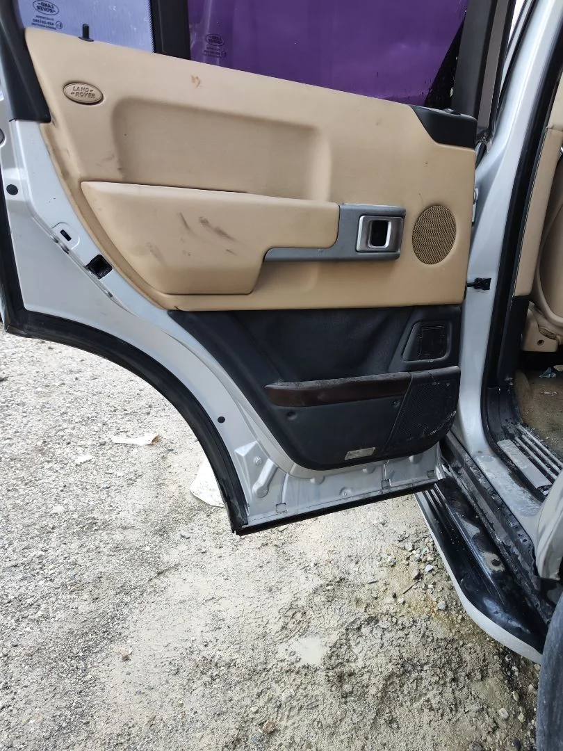 Foto de GUARNECIDO PUERTA TRASERA IZQUIERDA LAND ROVER RANGE ROVER (LM) 4.4 V8 CAT (306 CV / 225 KW)