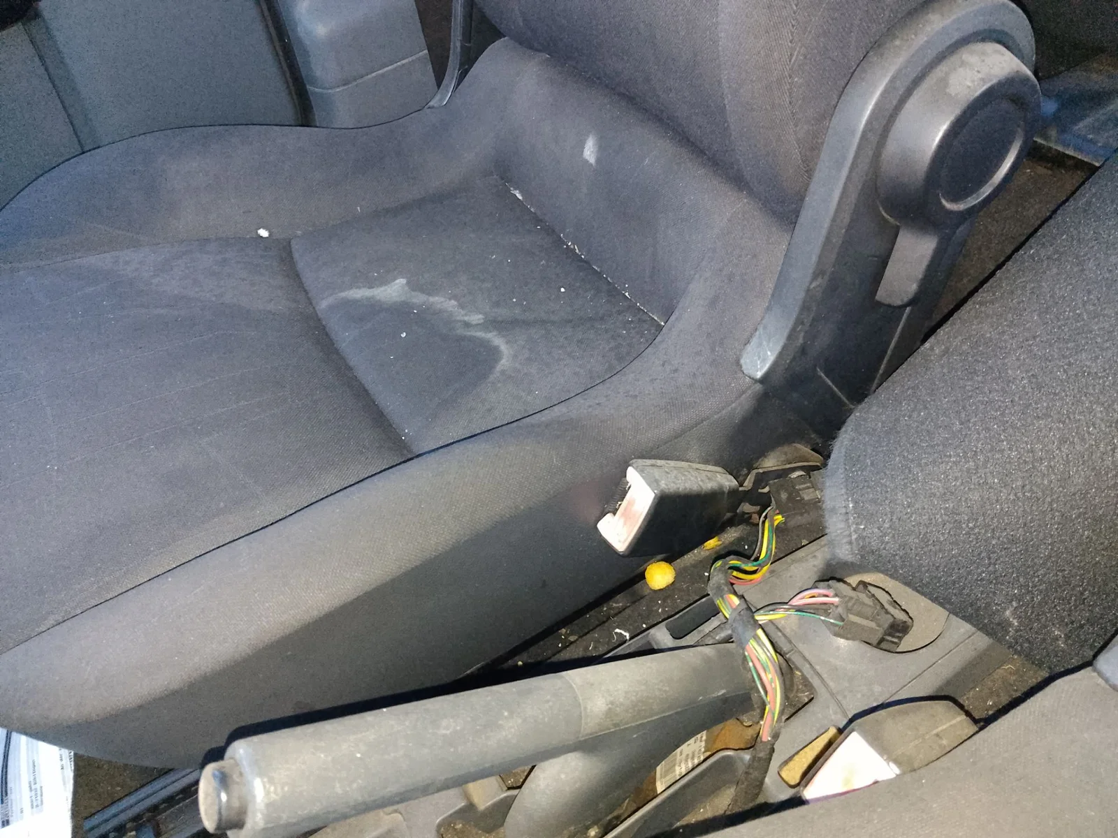 Foto de ENGANCHE CINTURON DELANTERO DERECHO SMART FORFOUR 1.5 CDI CAT (68 CV / 50 KW)
