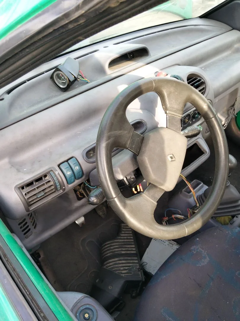 Foto de SALPICADERO RENAULT TWINGO I (C06) 1.2 (58 CV / 43 KW)