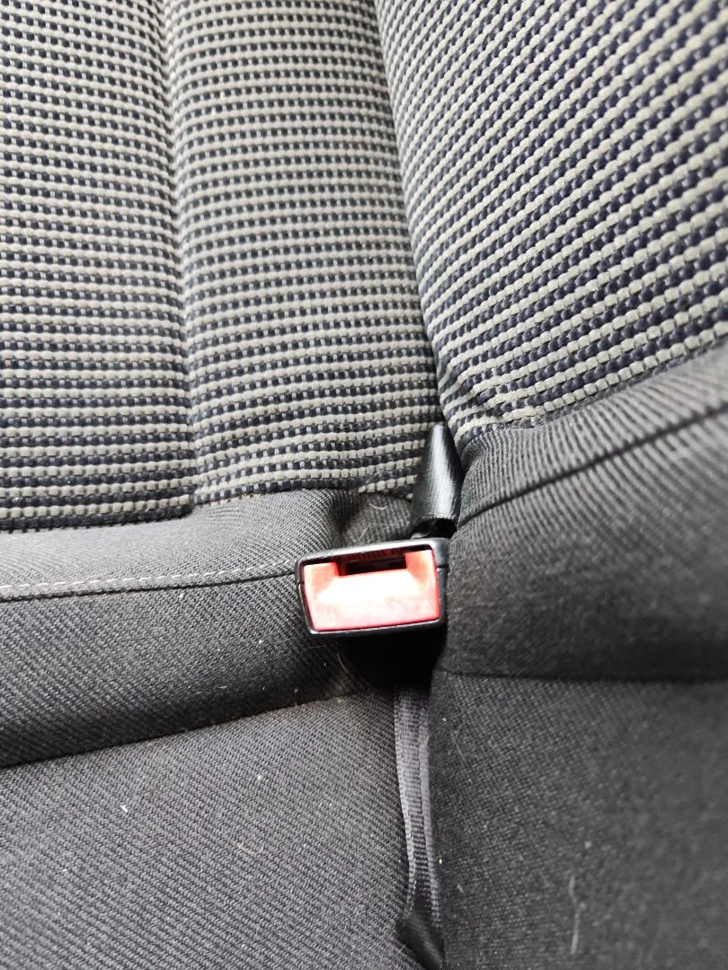 Foto de ENGANCHE CINTURON TRASERO DERECHO VOLKSWAGEN GOLF IV BERLINA (1J1)(10.1997) 1.9 TDI (131 CV / 96 KW)