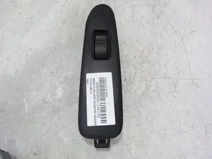 Foto de MANDO ELEVALUNAS DELANTERO IZQUIERDO TOYOTA 2.0 ( 00 CV/147W) referencia 74232 foto 1