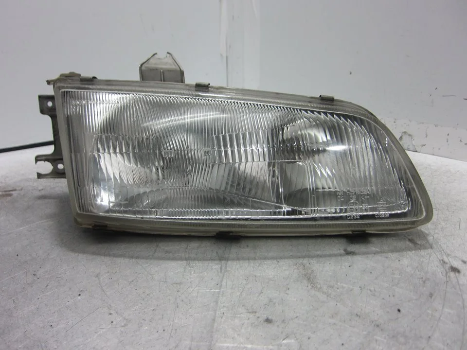 Foto de FARO DERECHO HYUNDAI H-1 STAREX () 2.5 Turbodiesel (99 CV / 73 KW) referencia 921024AXXX