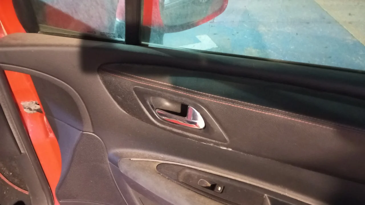 Foto de MANETA INTERIOR DELANTERA DERECHA CITROEN C4 COUPE 1.6 HDi CAT (9HY / DV6TED4) (109 CV / 80 KW) referencia 96435310VD