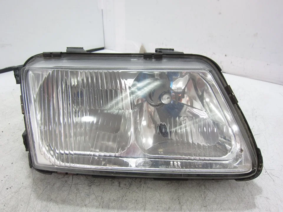 Foto de FARO DERECHO AUDI A3 (8L) 1.8 20V Turbo (150 CV / 110 KW) referencia 001963034
