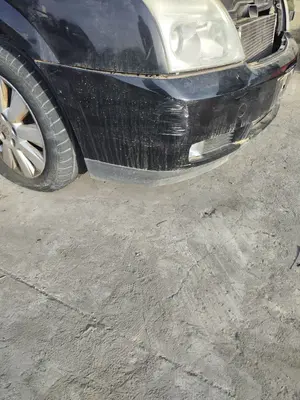 Foto de PARAGOLPES DELANTERO OPEL VECTRA C BERLINA 2.2 16V DTI CAT (Y 22 DTR / L50) (125 CV / 92 KW) foto 4
