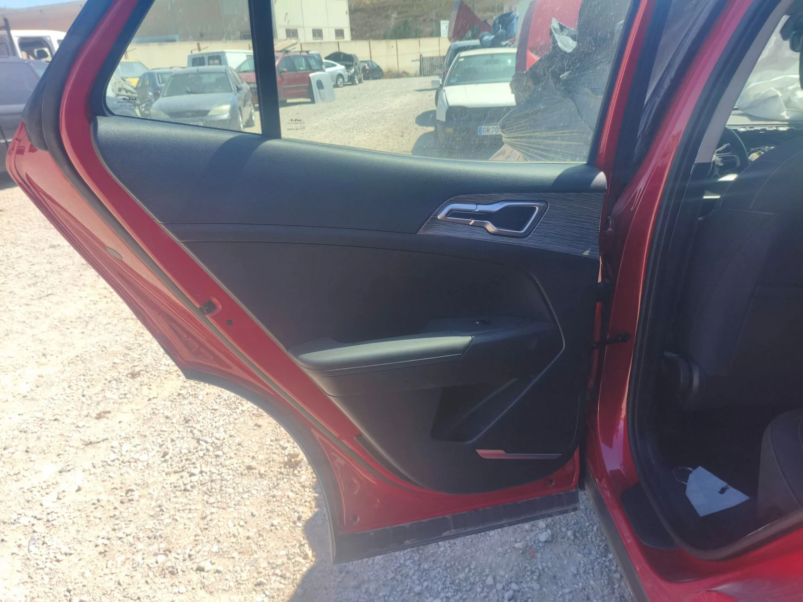 Foto de GUARNECIDO PUERTA TRASERA IZQUIERDA KIA SPORTAGE (NQ5) 1.6 T-GDI CAT (160 CV / 118 KW) referencia 83307P1000B43