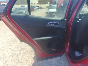 Foto de GUARNECIDO PUERTA TRASERA IZQUIERDA KIA SPORTAGE (NQ5) 1.6 T-GDI CAT (160 CV / 118 KW) referencia 83307P1000B43
