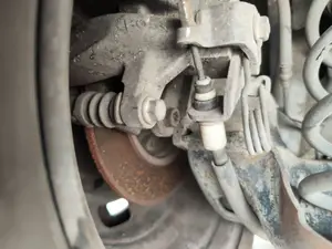 Foto de PINZA DE FRENO TRASERA IZQUIERDA PEUGEOT 207 1.6 16V HDi (90 CV / 66 KW)