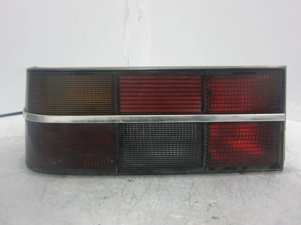 Foto de PILOTO TRASERO IZQUIERDO OPEL SENATOR A 2.5 (136 CV / 100 KW) referencia 90045093