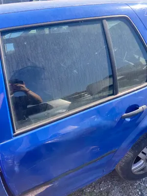 Foto de PUERTA TRASERA IZQUIERDA VOLKSWAGEN GOLF IV BERLINA (1J1)(10.1997) 1.9 TDI (110 CV / 81 KW)