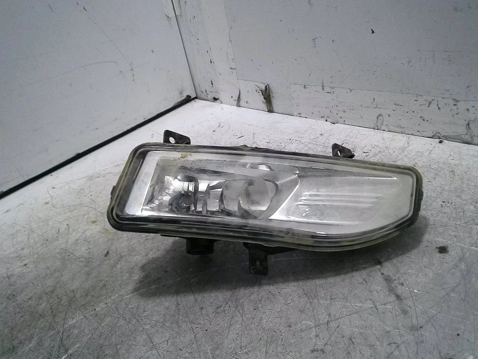 Foto de FARO ANTINIEBLA DERECHO NISSAN MICRA (K14) 1.0 12V CAT (71 CV / 52 KW) referencia 90078635