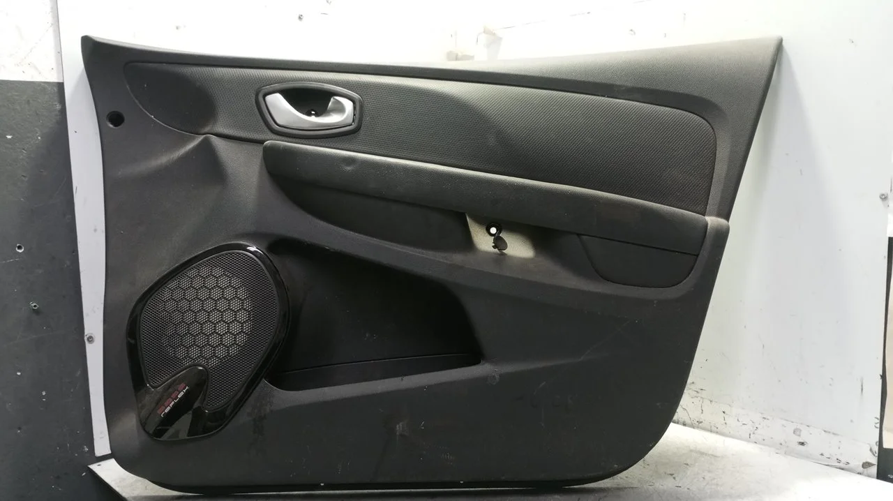 Foto de GUARNECIDO PUERTA DELANTERA DERECHA RENAULT CLIO IV GRANDTOUR 0.9 Energy (90 CV / 66 KW) referencia 809004493R