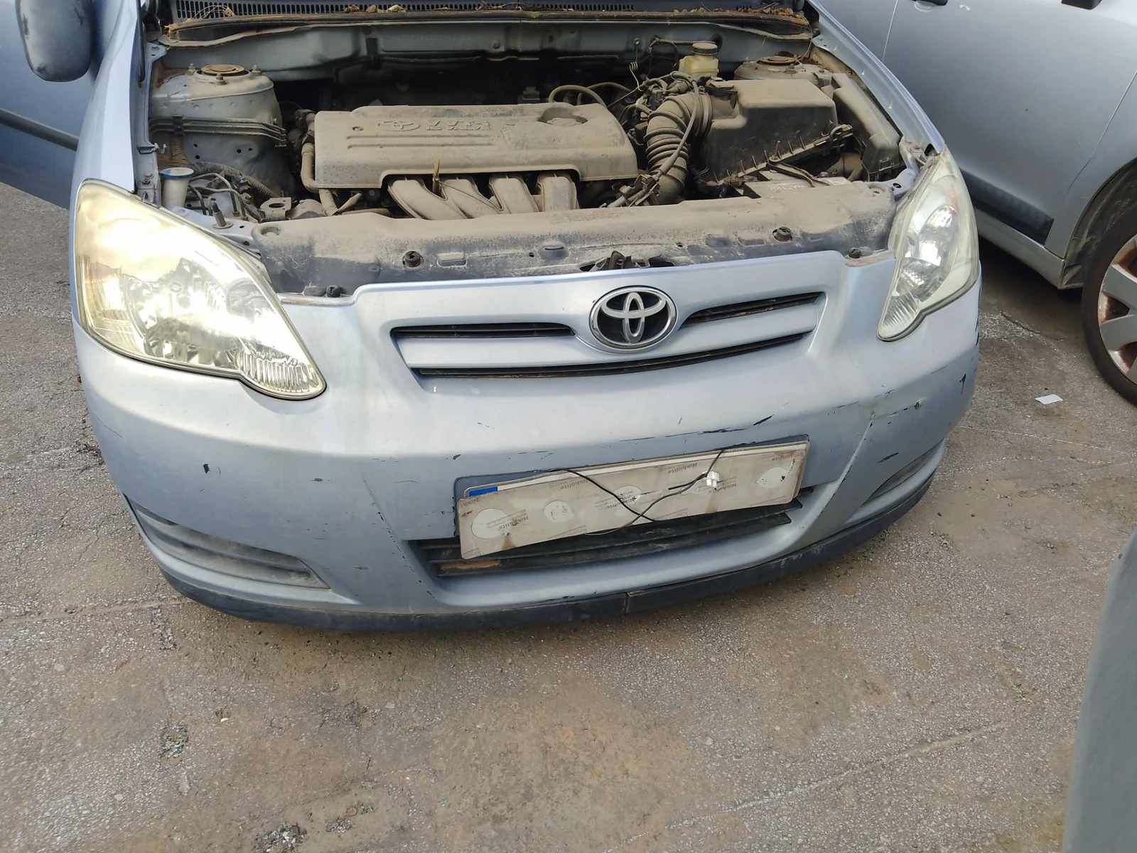 Foto de PARAGOLPES DELANTERO TOYOTA COROLLA (E12) 1.4 16V CAT (97 CV / 71 KW)