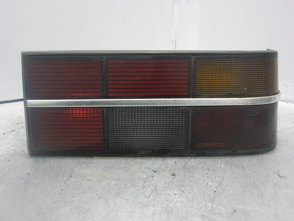 Foto de PILOTO TRASERO DERECHO OPEL SENATOR A 2.5 (136 CV / 100 KW) referencia 90045094