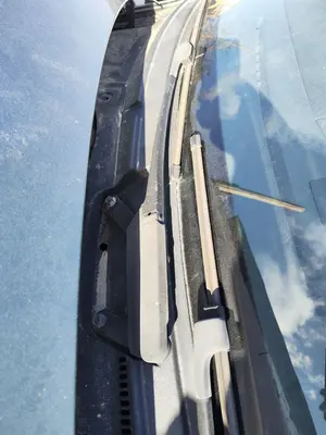 Foto de BRAZO LIMPIA DELANTERO DERECHO VOLKSWAGEN TOUAREG (7LA) 2.5 TDI (174 CV / 128 KW)