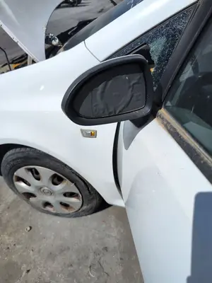 Foto de RETROVISOR IZQUIERDO OPEL CORSA D 1.3 16V CDTI (75 CV / 55 KW)