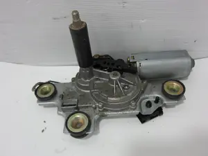 Foto de MOTOR LIMPIA TRASERO FORD FOCUS BERLINA (CAK) 1.8 16V CAT (116 CV / 85 KW) referencia 0390201548 foto 2