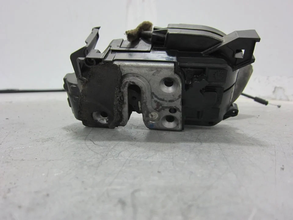 Foto de CERRADURA PUERTA TRASERA DERECHA RENAULT MEGANE III SPORT TOURER 1.6 16V (110 CV / 81 KW) referencia 825028873R