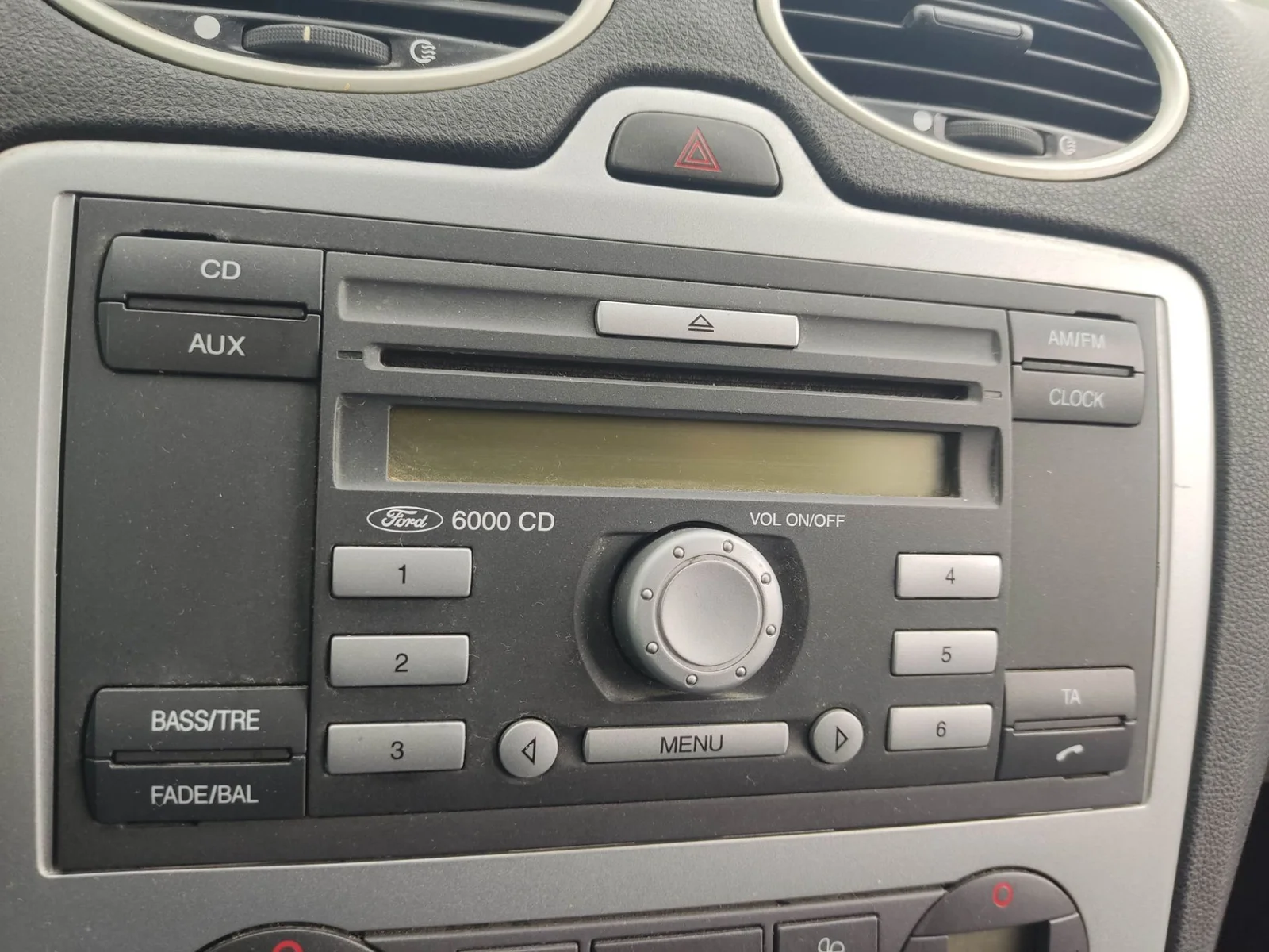 Foto de SISTEMA AUDIO / RADIO CD FORD FOCUS BERLINA (CAP) 1.8 Flexifuel CAT (125 CV / 92 KW)