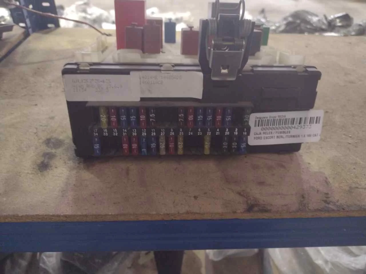Foto de CAJA RELES / FUSIBLES FORD ESCORT BERL./TURNIER referencia WU37343