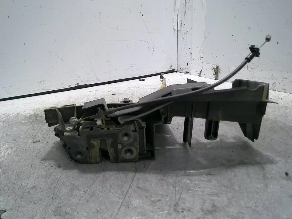 Foto de CERRADURA PUERTA DELANTERA IZQUIERDA FORD FOCUS BERLINA (CAP) 1.6 TDCi CAT (109 CV / 80 KW) referencia 240000008