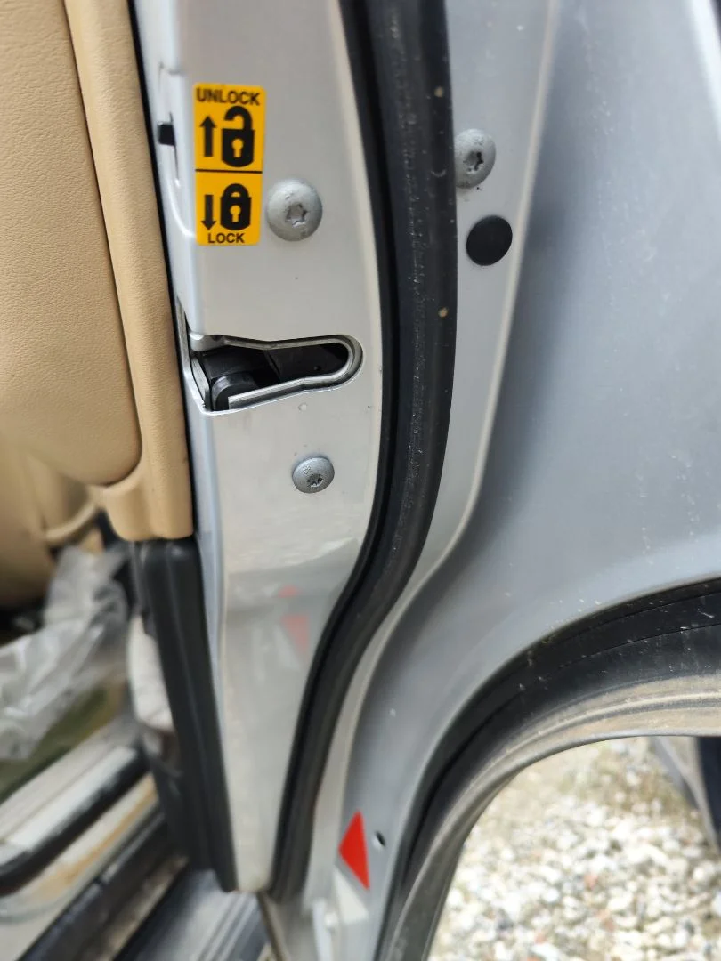 Foto de CERRADURA PUERTA TRASERA DERECHA LAND ROVER RANGE ROVER (LM) 4.4 V8 CAT (306 CV / 225 KW)