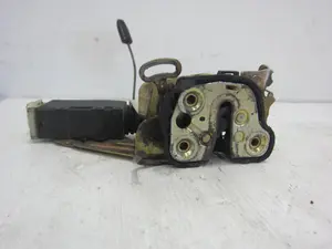 Foto de CERRADURA PUERTA DELANTERA IZQUIERDA OPEL CORSA B 1.0 12V CAT (X 10 XE / LW3) (54 CV / 40 KW) referencia 90493701 foto 4