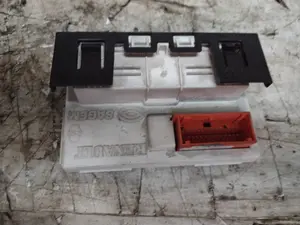 Foto de PANTALLA MULTIFUNCION RENAULT MEGANE II CLASSIC BERLINA referencia 8200107839B foto 2