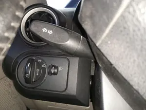 Foto de MANDO INTERMITENTES FORD FIESTA (CBK) 1.25 16V CAT (69 CV / 51 KW) foto 2