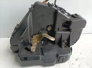 Foto de CERRADURA PUERTA TRASERA DERECHA MERCEDES-BENZ CLASE C (BM 203) BERLINA referencia 77886808 foto 3