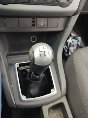 Foto de PALANCA CAMBIO FORD FOCUS BERLINA (CAP) 1.8 Flexifuel CAT (125 CV / 92 KW)