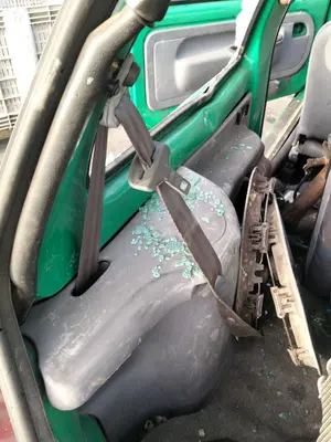 Foto de CINTURON SEGURIDAD TRASERO IZQUIERDO RENAULT TWINGO I (C06) 1.2  (58 CV / 43 KW)