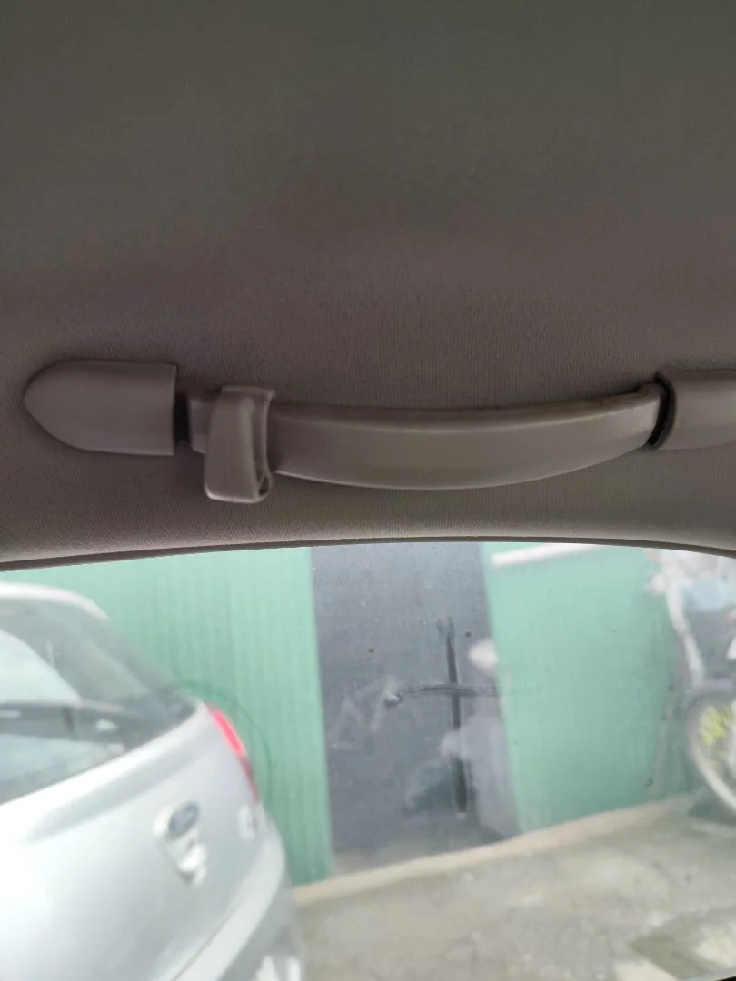 Foto de ASIDERO TECHO TRASERO DERECHO KIA CERATO (LD) 1.5 CRDi (102 CV / 75 KW)