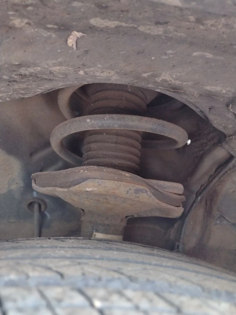 Foto de AMORTIGUADOR DELANTERO DERECHO TOYOTA COROLLA VERSO (R1) 2.2 Turbodiesel CAT (136 CV / 100 KW)